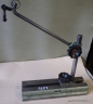 Stojánek nemagnetický s prizmou a jemným stavěním (Non-magnetic stand with prism and fine adjustment) , kat# 7355